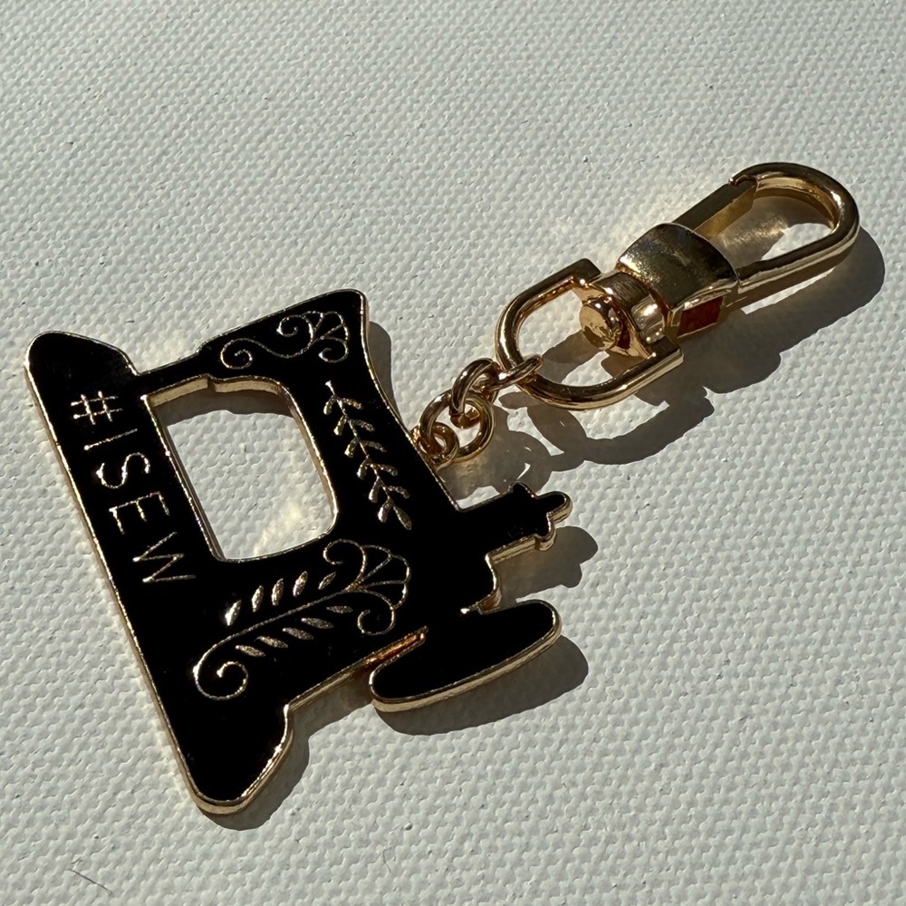 Elegant Black and Gold Sewing Machine Keychain - Picture 5 of 7